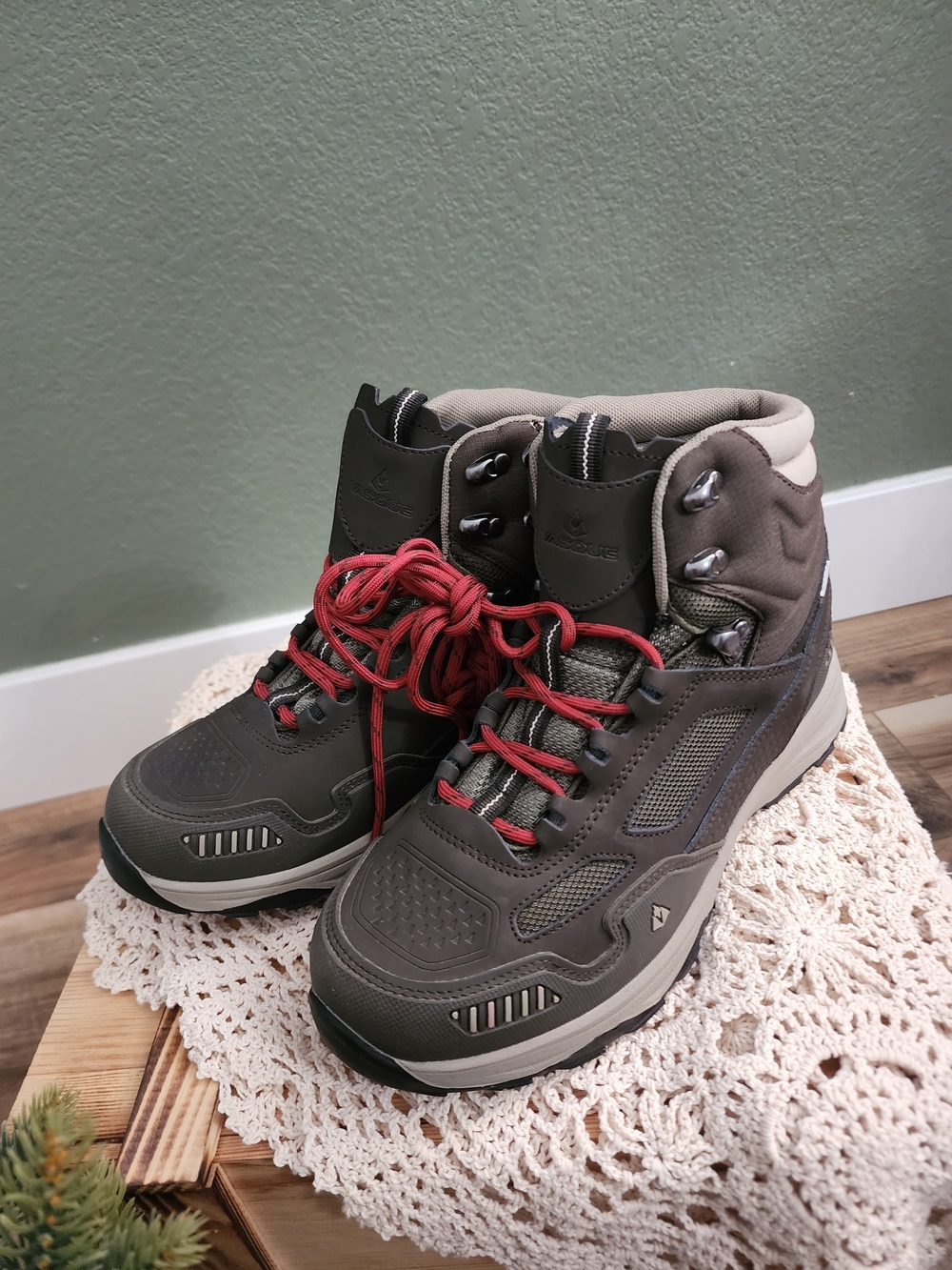 Vasque Kids Brown and Red Hiking Boots
